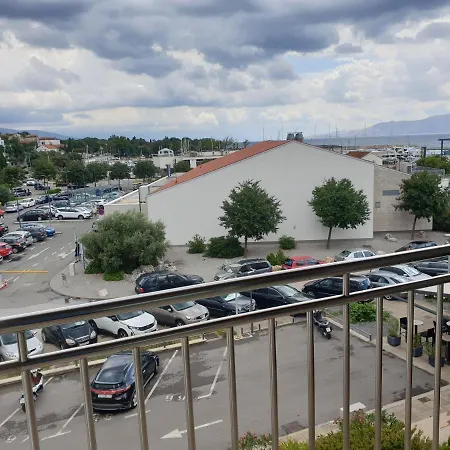 Xena - Balcony And Sea View - First Row To The Sea Appartement Novi Vinodolski