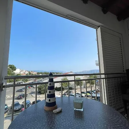 Апартаменты Xena - Balcony And Sea View - First Row To The Sea - Free Wifi - Free Parking *