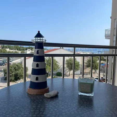 Апартаменты Xena - Balcony And Sea View - First Row To The Sea - Free Wifi - Free Parking *