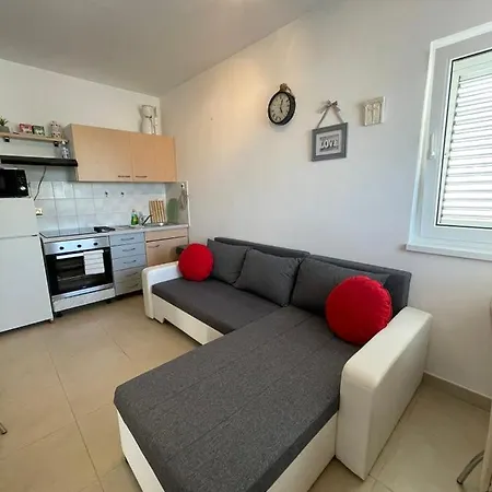 Апартаменты Xena - Balcony And Sea View - First Row To The Sea - Free Wifi - Free Parking *