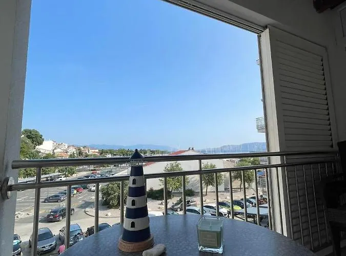 Apartment Xena - Balcony And Sea View - First Row To The Sea - Free Wifi - Free Parking *