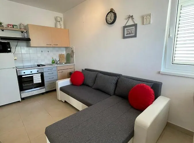 Apartment Xena - Balcony And Sea View - First Row To The Sea - Free Wifi - Free Parking *