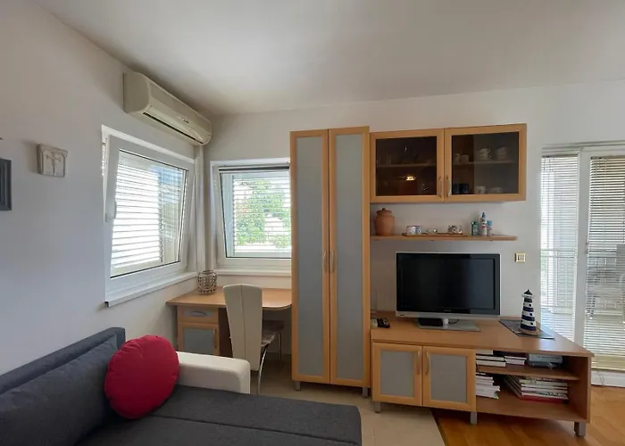 Apartment Xena - Balcony And Sea View - First Row To The Sea - Free Wifi - Free Parking