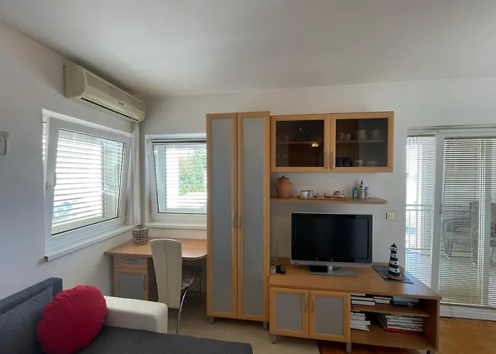Apartment Xena - Balcony And Sea View - First Row To The Sea - Free Wifi - Free Parking